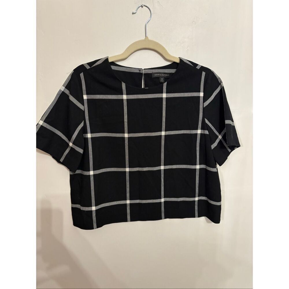 Banana Republic Black Plaid Cropped Top Medium Keyhole Back Short Sleeve - Picture 2 of 8